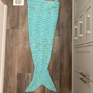 Kids Mermaid/Merman Tail Blanket Teal EUC